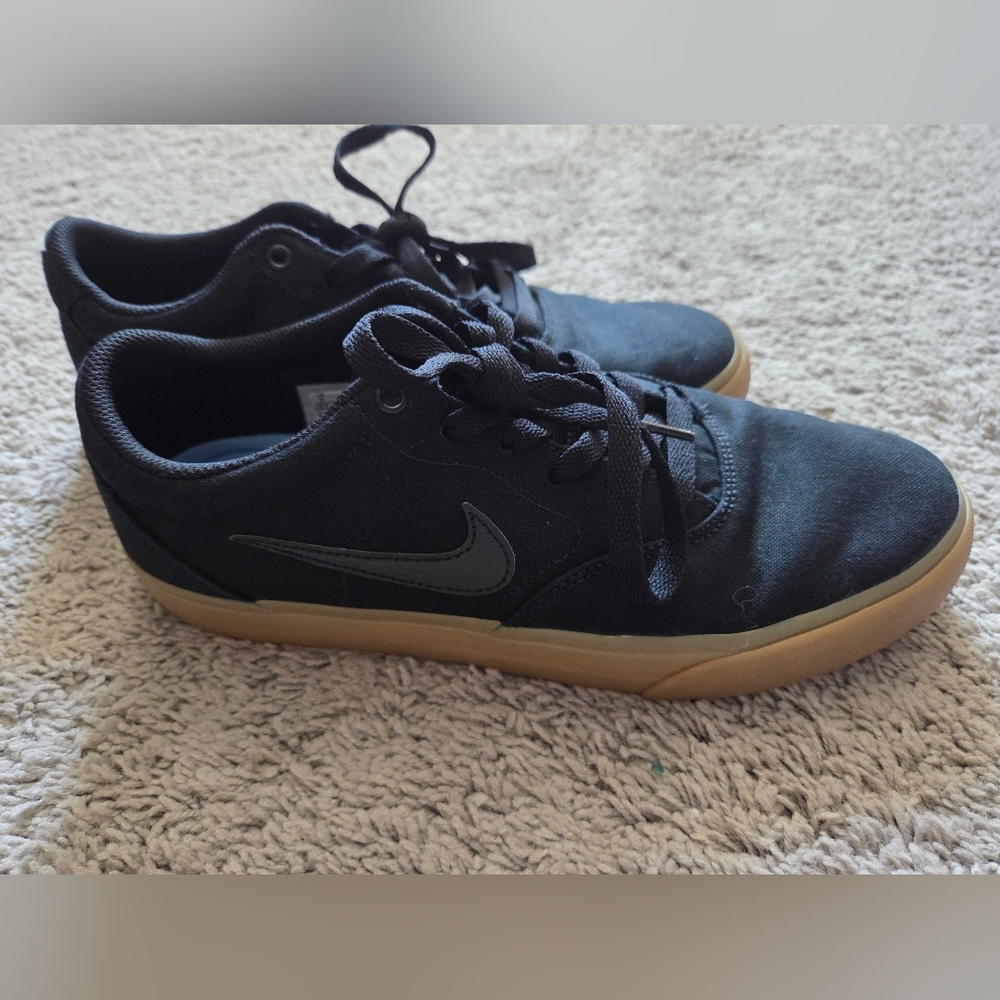 Nike Men's Black and Tan Sneakers